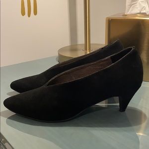 Jeffrey Campbell Carla black suede pump